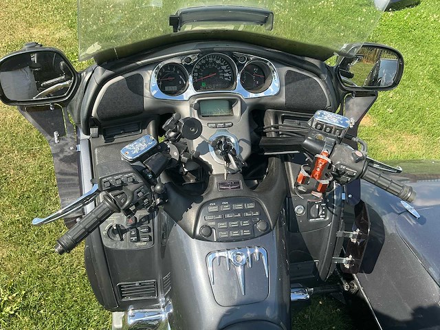 Honda goldwing gl1800 30th anniversary edition + zijspan / sidecar - afbeelding 6 van  25
