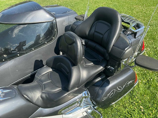 Honda goldwing gl1800 30th anniversary edition + zijspan / sidecar - afbeelding 17 van  25