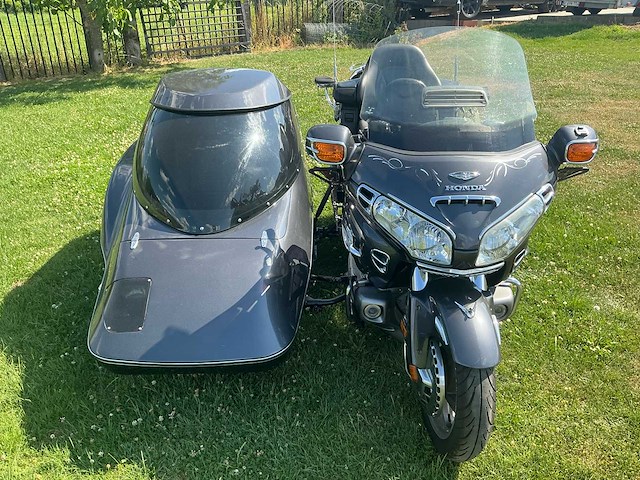 Honda goldwing gl1800 30th anniversary edition + zijspan / sidecar - afbeelding 12 van  25