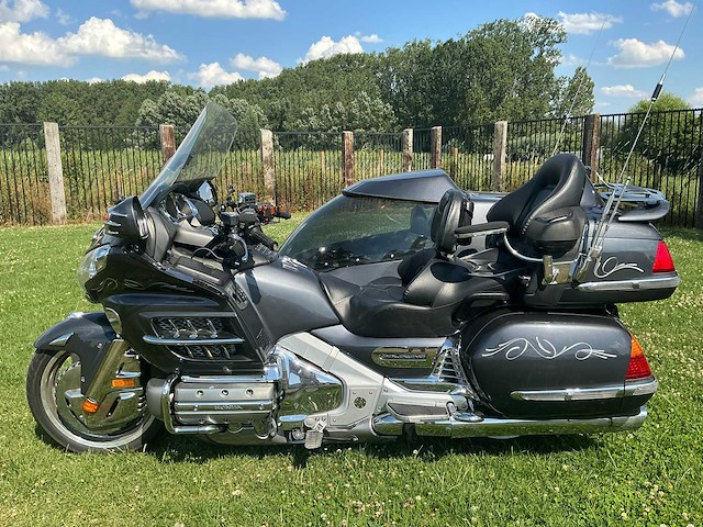Honda goldwing gl1800 30th anniversary edition + zijspan / sidecar - afbeelding 23 van  25