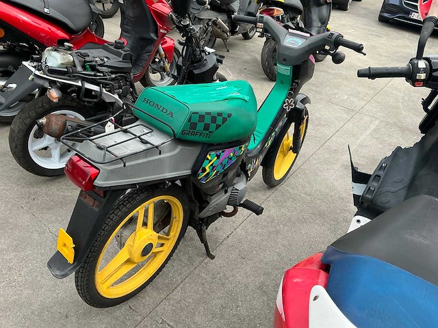 Honda graffiti bromfiets - afbeelding 4 van  7
