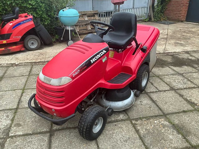 Honda hf 2417 v-twin zitmaaier - afbeelding 1 van  18