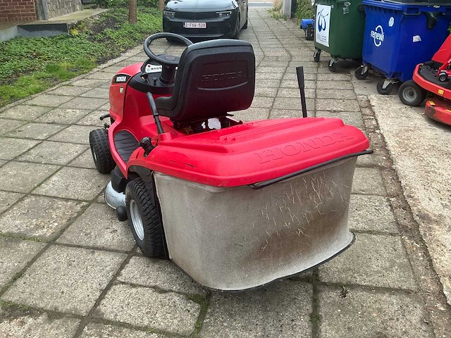 Honda hf 2417 v-twin zitmaaier - afbeelding 15 van  18