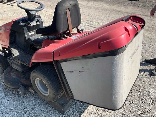 Honda hydrostatic 2218 zitmaaier - afbeelding 8 van  11