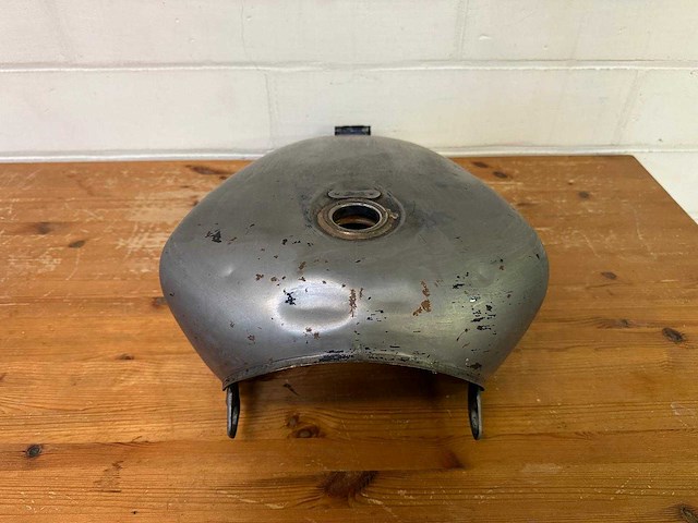 Honda magna benzintank / brandstoftank - afbeelding 2 van  11