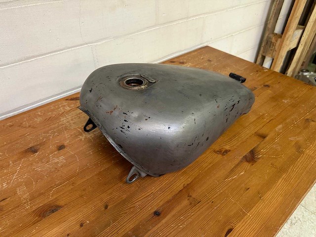 Honda magna benzintank / brandstoftank - afbeelding 7 van  11