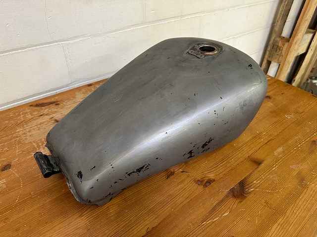 Honda magna benzintank / brandstoftank - afbeelding 10 van  11