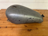 Honda magna benzintank / brandstoftank - afbeelding 1 van  11