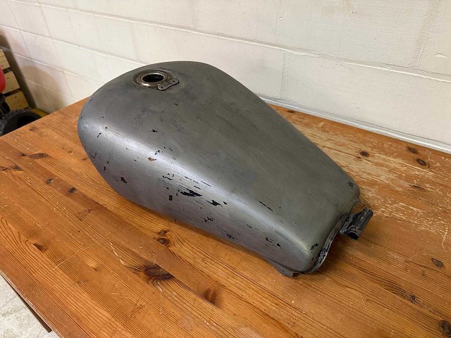 Honda magna benzintank / brandstoftank - afbeelding 6 van  11