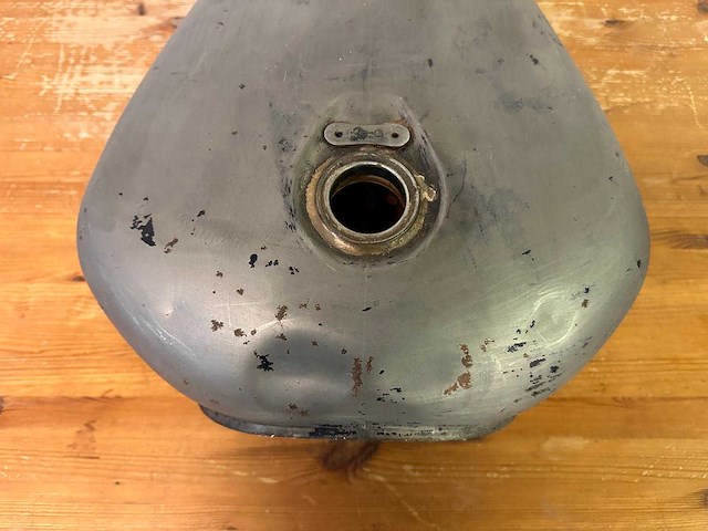 Honda magna benzintank / brandstoftank - afbeelding 9 van  11