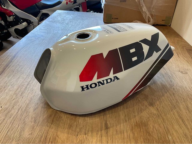 Honda mbx rainbow tank onderdeel - afbeelding 1 van  7
