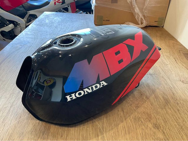 Honda mbx rainbow tank onderdeel - afbeelding 1 van  7