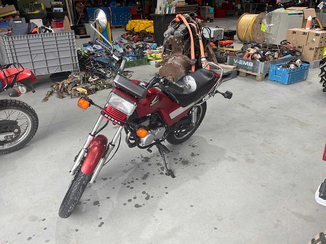 Honda mcx50 motorfiets - afbeelding 1 van  6