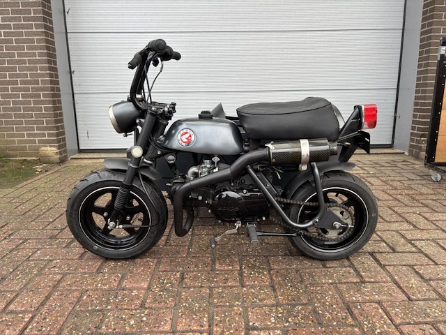 Honda monkey met zijspancombinatie - afbeelding 1 van  8