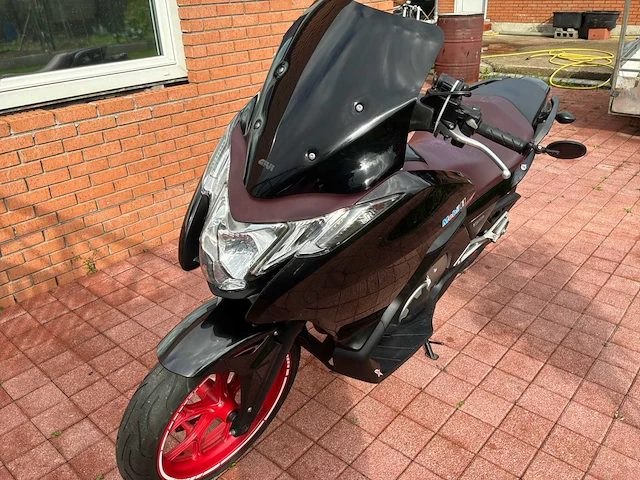 Honda nc700d motorfiets - afbeelding 1 van  34