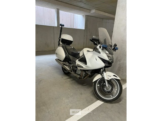 Honda nt650v deauville - afbeelding 21 van  25