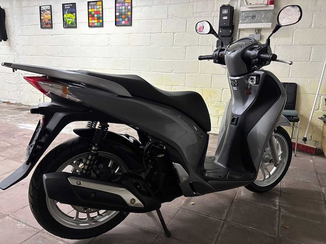 Honda sh 125i scooter - afbeelding 12 van  25