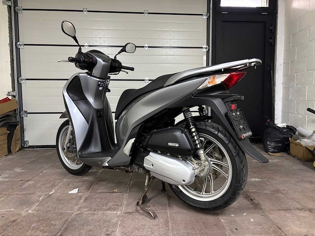 Honda sh 125i scooter - afbeelding 19 van  25