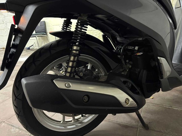 Honda sh 125i scooter - afbeelding 24 van  25