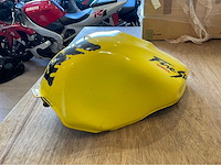 Honda vfr tankonderdeel - afbeelding 1 van  7