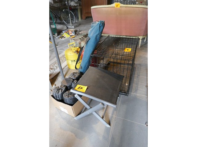 Honden kennel + campingmateriaal - afbeelding 1 van  5