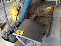 Honden kennel + campingmateriaal - afbeelding 1 van  5