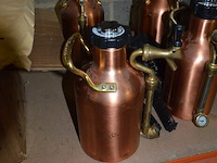 Hondenbench, 4 mini biertappen growler werks, 16 t-shirts corona maat s, 9 zwembanden - afbeelding 2 van  13