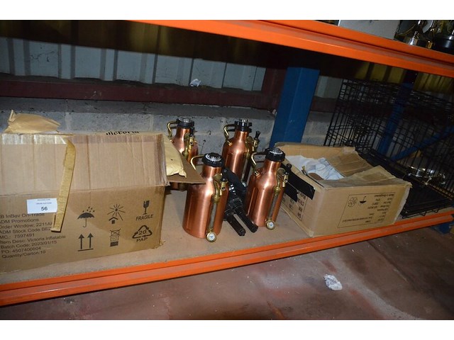 Hondenbench, 4 mini biertappen growler werks, 16 t-shirts corona maat s, 9 zwembanden - afbeelding 1 van  13