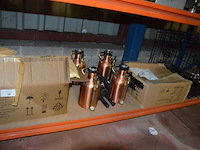 Hondenbench, 4 mini biertappen growler werks, 16 t-shirts corona maat s, 9 zwembanden - afbeelding 1 van  13