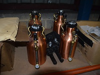 Hondenbench, 4 mini biertappen growler werks, 16 t-shirts corona maat s, 9 zwembanden - afbeelding 13 van  13