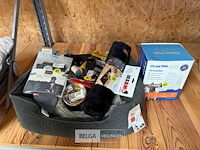 Hondenkussen gevuld met diverse accessoires - afbeelding 1 van  4