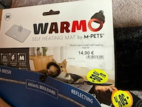 Hondenkussen gevuld met diverse accessoires - afbeelding 3 van  3
