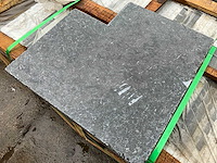 Honend antic bluestone vietnam zwembadboordstenen ca. 96 stuks - afbeelding 1 van  4