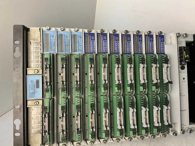 Honeywell uitbreidingsrack met modules - afbeelding 3 van  7