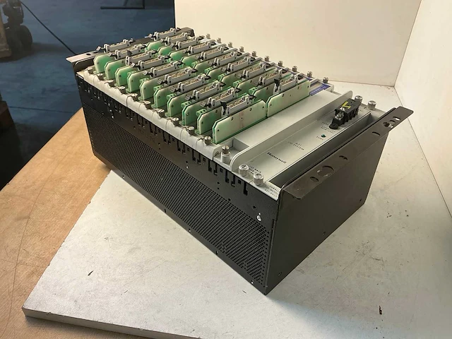 Honeywell uitbreidingsrack met modules - afbeelding 4 van  7