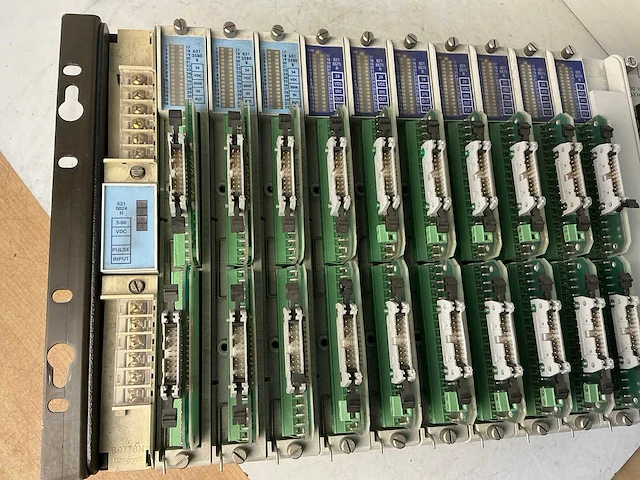 Honeywell uitbreidingsrack met modules - afbeelding 6 van  7