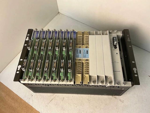 Honeywell uitbreidingsrack met modules - afbeelding 1 van  9