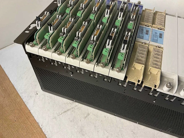Honeywell uitbreidingsrack met modules - afbeelding 5 van  9