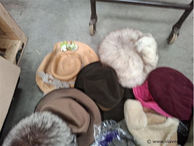 Hoofddeksels - afbeelding 2 van  4