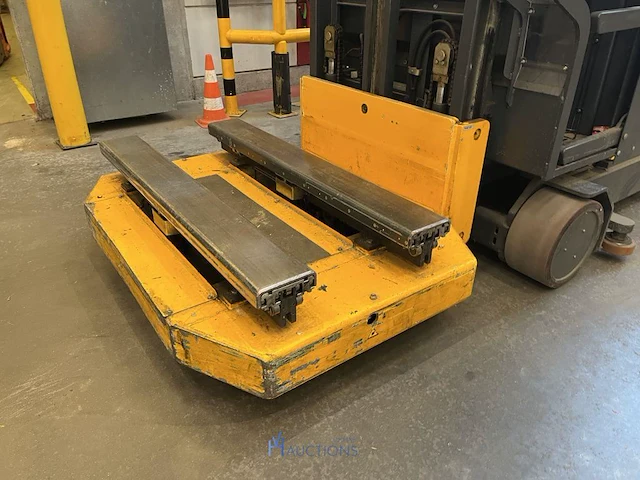Hoogbouwreachtruck jungheinrich - afbeelding 21 van  26