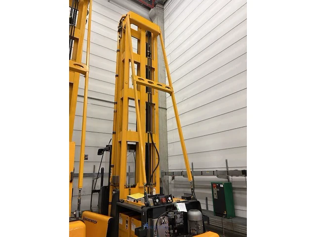 Hoogbouwtruck jungheinrich - afbeelding 19 van  26
