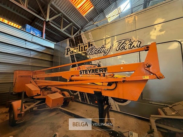 Hoogtewerker + bak steyaert - afbeelding 1 van  10