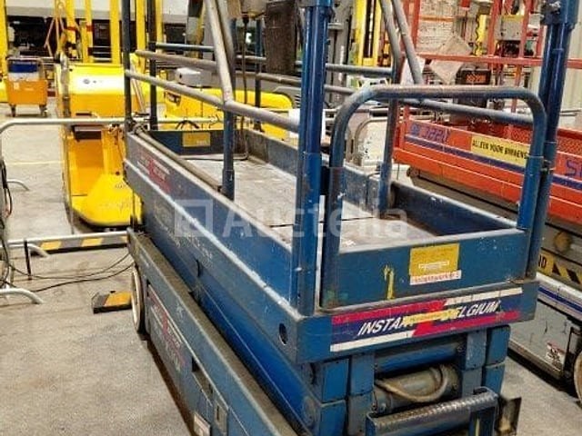 Hoogtewerker/schaarlift - afbeelding 1 van  5