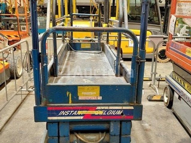 Hoogtewerker/schaarlift - afbeelding 2 van  5