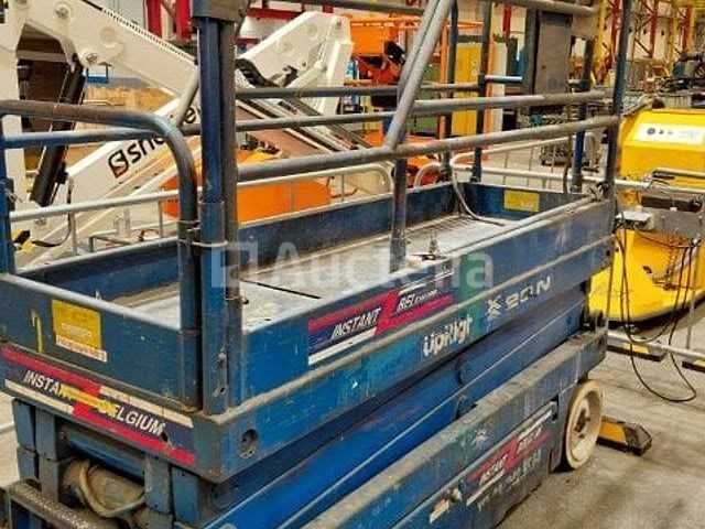 Hoogtewerker/schaarlift - afbeelding 3 van  5
