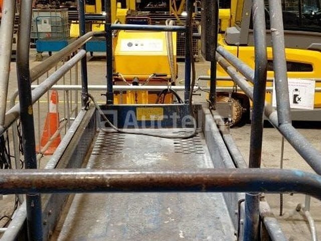 Hoogtewerker/schaarlift - afbeelding 5 van  5
