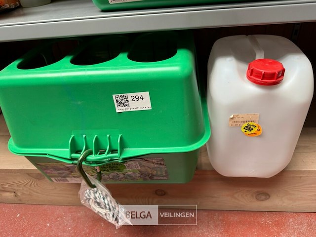 Hooivoederbak in kunststof en jerrycan - afbeelding 1 van  2