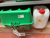 Hooivoederbak in kunststof en jerrycan - afbeelding 1 van  2
