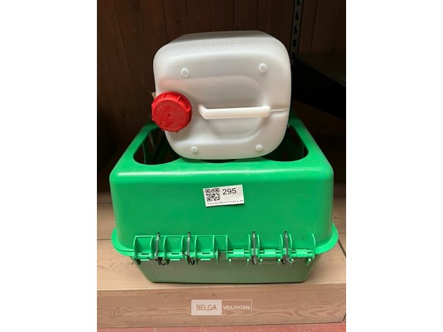 Hooivoederbak in kunststof en jerrycan - afbeelding 1 van  2