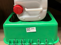 Hooivoederbak in kunststof en jerrycan - afbeelding 1 van  2